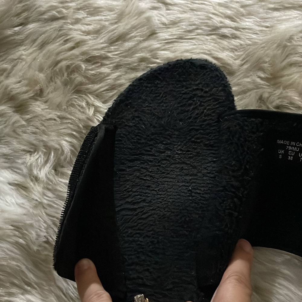 Hunter Fuzzy Velcro Slipper Slides Size 7 - image 4